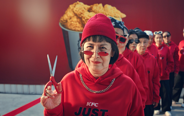 CJ Worx Together with KFC Thailand Created a Stunning visual of 100 Wait-In-Line Aunties