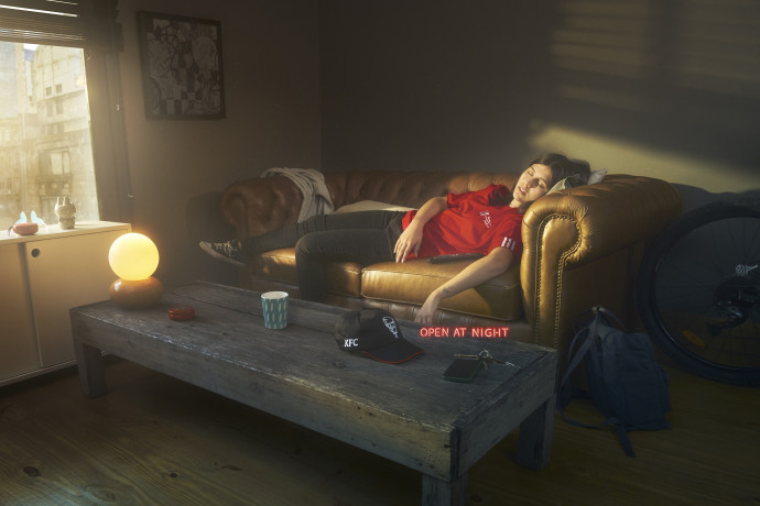 KFC: Night Shift, Sofa