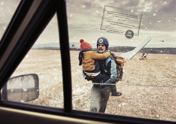 UNHCR: Hang glider