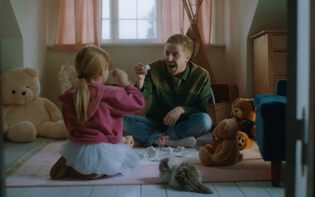 Sun Lolly Encourages Parents "Don't Be Perfect, Be Present" In An Emotional Campaign