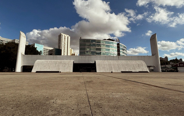 Latin America Memorial Library in Sao Paulo Nearly Empties Shelves, Highlighting Lack of Black Literary Representation